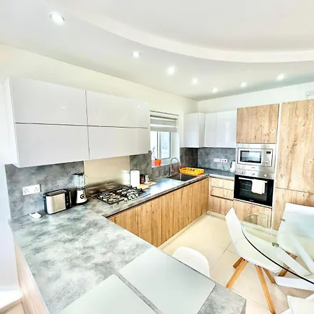 Apartament The Papillon Penthouse Santa Vennera