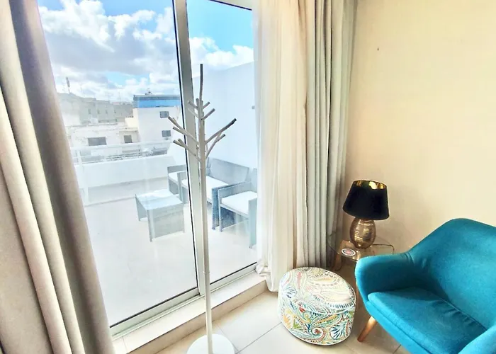 아파트 The Papillon Penthouse Santa Vennera