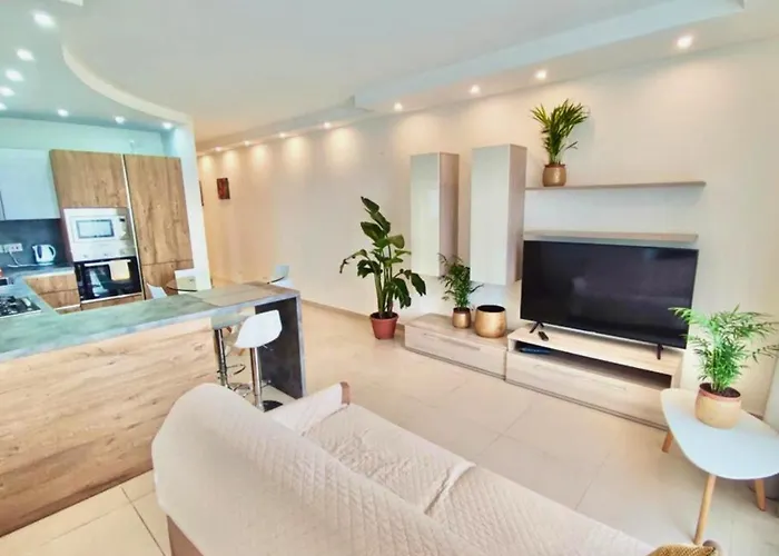 아파트 The Papillon Penthouse Santa Vennera